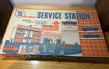 RARE - VIINTAGE NEVER ASSEMBLED  Superior Service Station  / T Cohn in BOX # 844