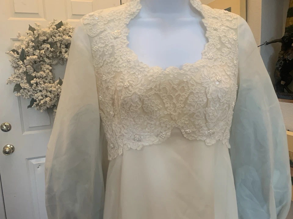 Exquisite, VintageWedding Gown by New York/Boston House of Bianchi Stunning - Image 4 of 4