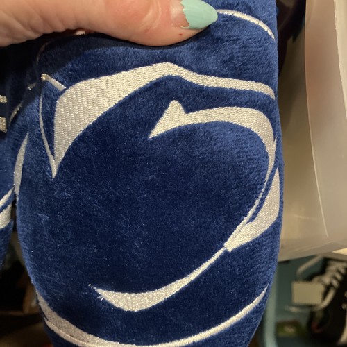 Men’s NEW Penn State Size Medium, 9/10 Blue & White Slippers - Picture 17 of 17