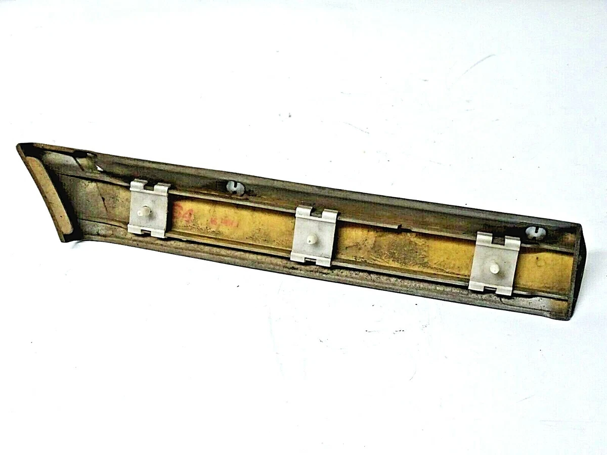 Mercedes-Benz W202 Zierleiste Kotflügel Elegance silber vorne  