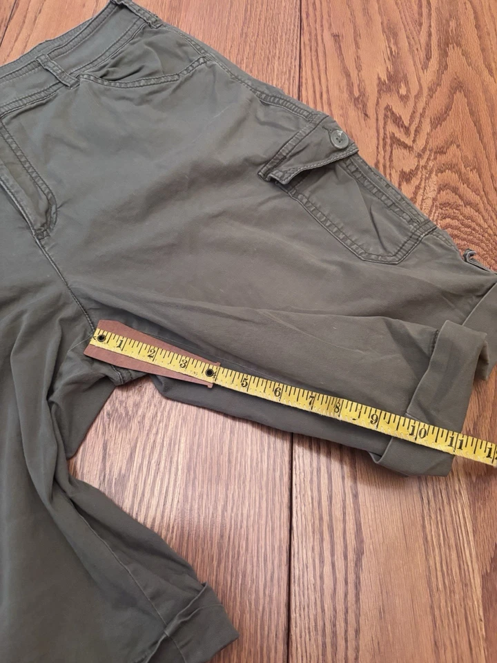 Pantalones cortos cargo St. Johns Bay para mujer, color es verde, talla 12 pantalones cortos cargo Foto 2 de 4