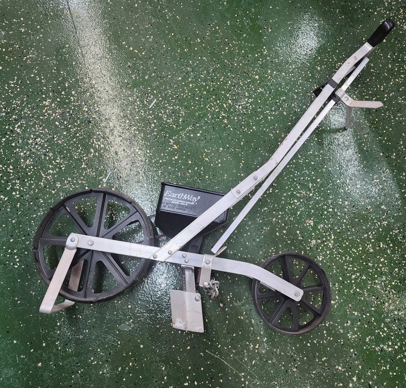 Earthway 1001-B Precision Garden Seeder