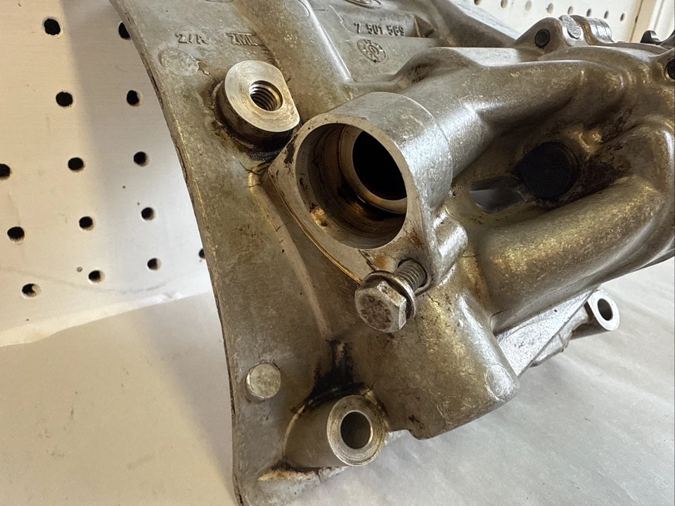 2000 BMW E46 323CI M52 M54 M52B25 Engine Oil Pump 7501569 OEM - Image 2 of 4