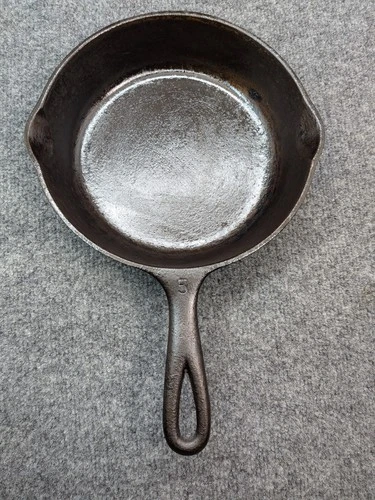 Vintage Wagner Ware Sidney -O- No. 5 Cast Iron Skillet 1055E 8” USA