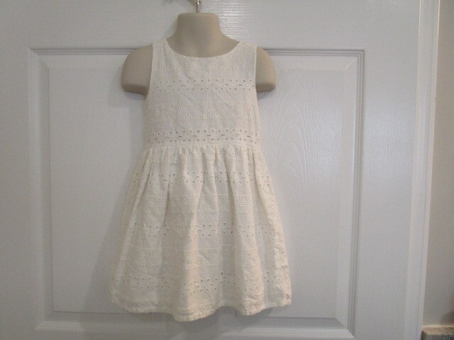 H & M Girls Size 3-4y Sleeveless White Embroidered Floral Eyelet Sundress