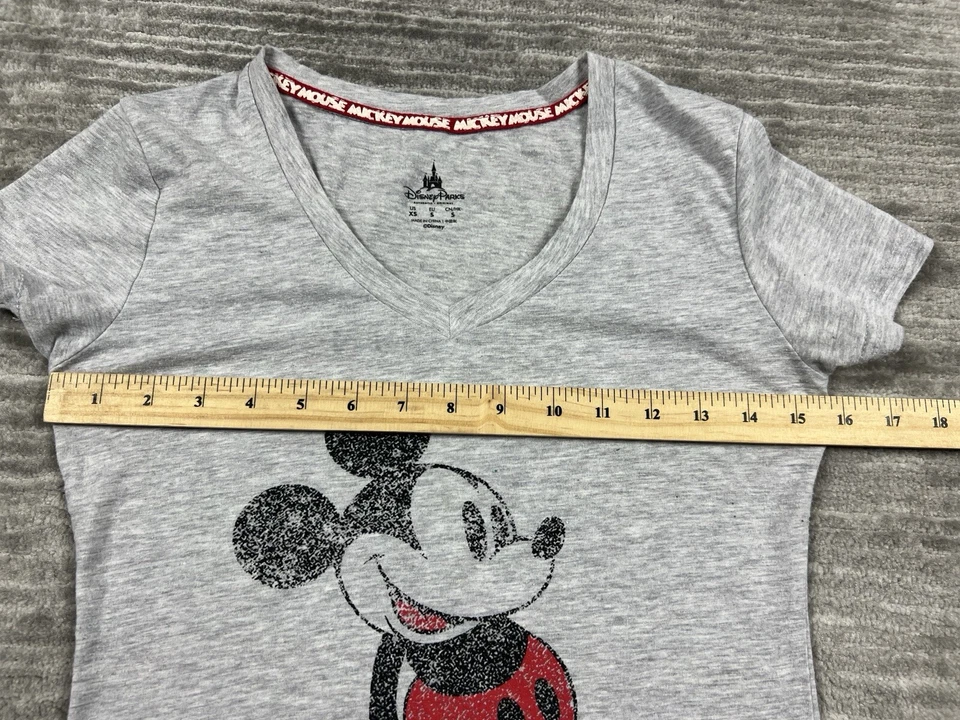 Top de Mickey Mouse de los parques de Disney para mujer XS gris manga corta cuello en V Foto 4 de 4