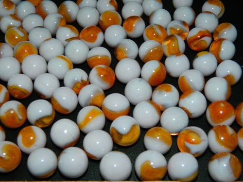 Vintage Lot of Over 100 Marbles Orange Gray Swirl All Glow Faintly Green - Picture 5 of 10