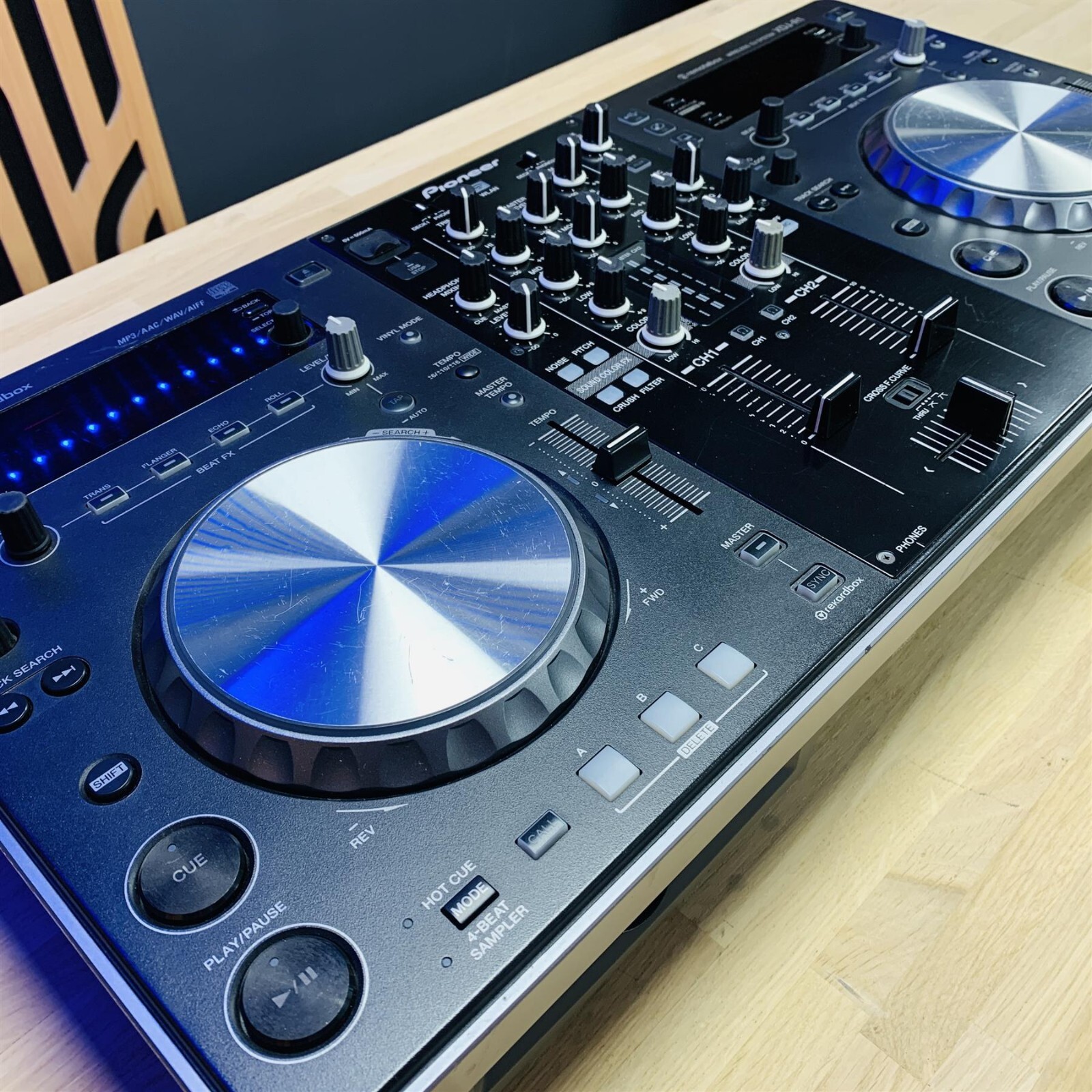 Pioneer DJ XDJR1 Wireless Allinone DJ System for Remotebox inc