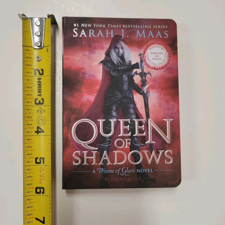 Throne of Glass Miniature Character Collection QUEEN OF SHADOWS by Sarah J. Maas