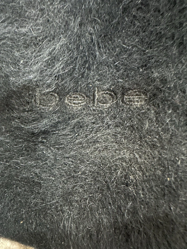 Sombrero cubo de lana Bebe Mohair Angora negro logotipo difuso Foto 3 de 4