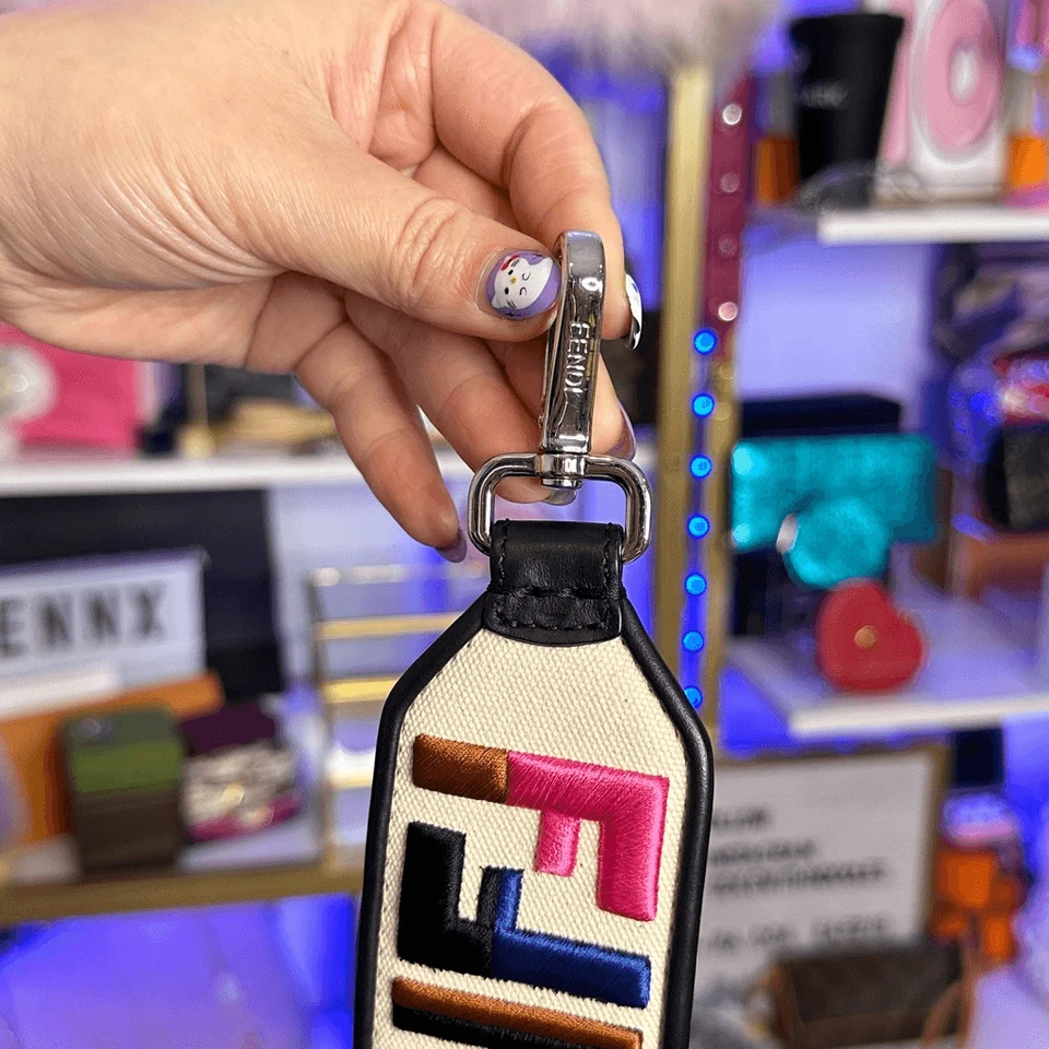 Bolso de Mano FENDI Cuero Zucca Negro Multicolor Bordado Logo Correa Pequeña Foto 3 de 4