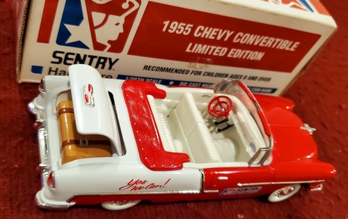 Sentry Hardware 1955 Chevy Convertible 1/25 scale Die Cast Locking Coin Bank - Foto 5 di 9