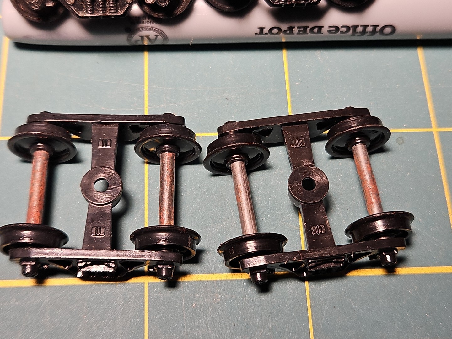 HO SCALE, 2 PAIRS, ROLLER BEARING FREIGHT CAR TRUCKS eBay