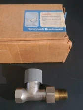 Honeywell Inc. V100D1206 Thermo Radiator Valve Straight 1/2" NPT Threaded Inlet 