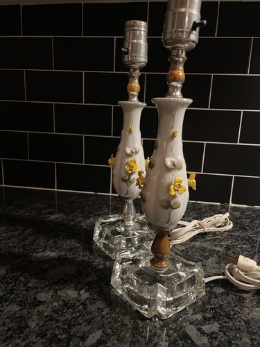 2 Vintage Porzellan Nachttischlampen mit Glasfuß gelbe, weiße & graue Rosen - Bild 7 von 7