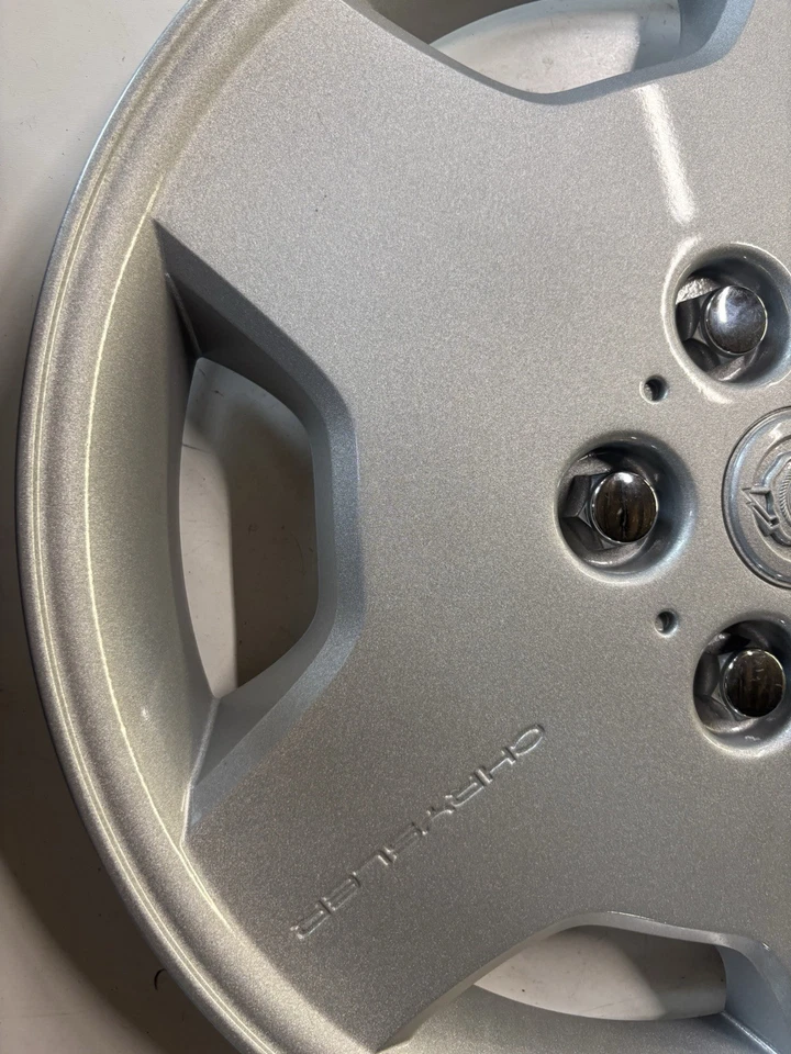 ONE 2001-2002 Chrysler Sebring cupé # 549 16" 5 radios tapacubos cubierta de rueda usada Foto 4 de 4