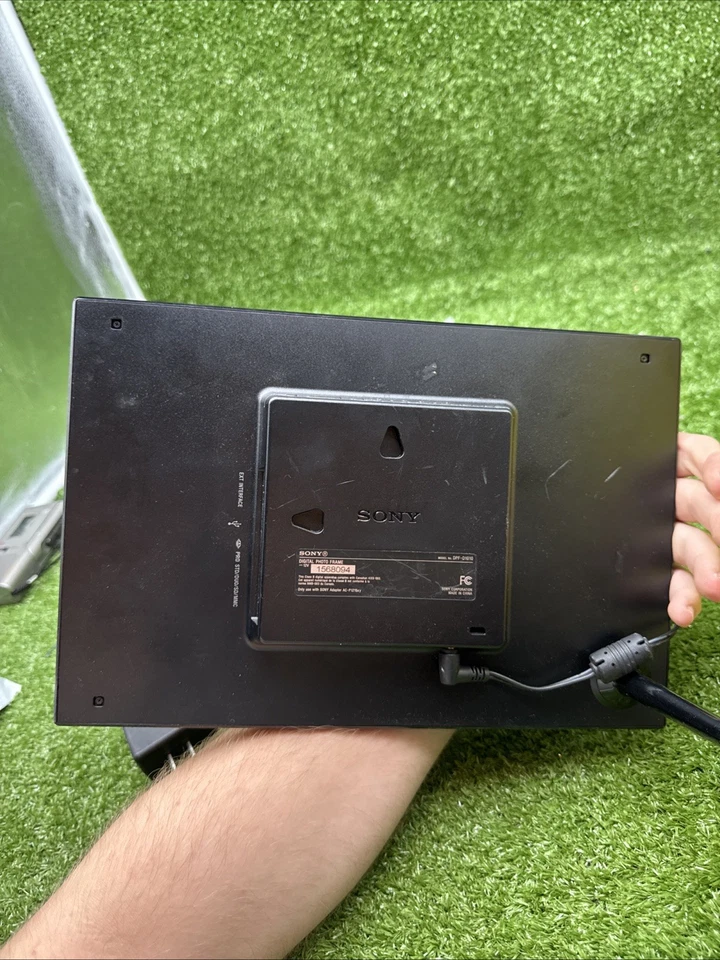 Sony DPF-D1010 10.2" Digital Picture Frame. W - Image 4 of 4
