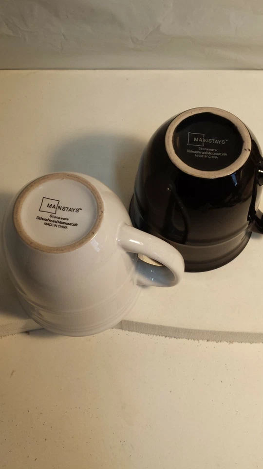 Taza Mainstays STADIUM negra/blanca, 4"/14 oz, gres, excelente Foto 2 de 4