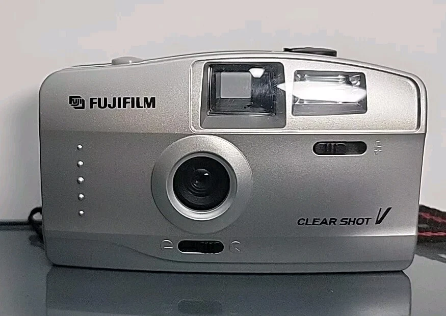 Fujifilm Clear Shot V 35mm Film Camera Silver with Original Box & Manuals - Image 2 of 4