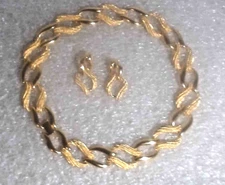 Napier Gold Tone Necklace Textured and Smooth plus matching post earrings VTG