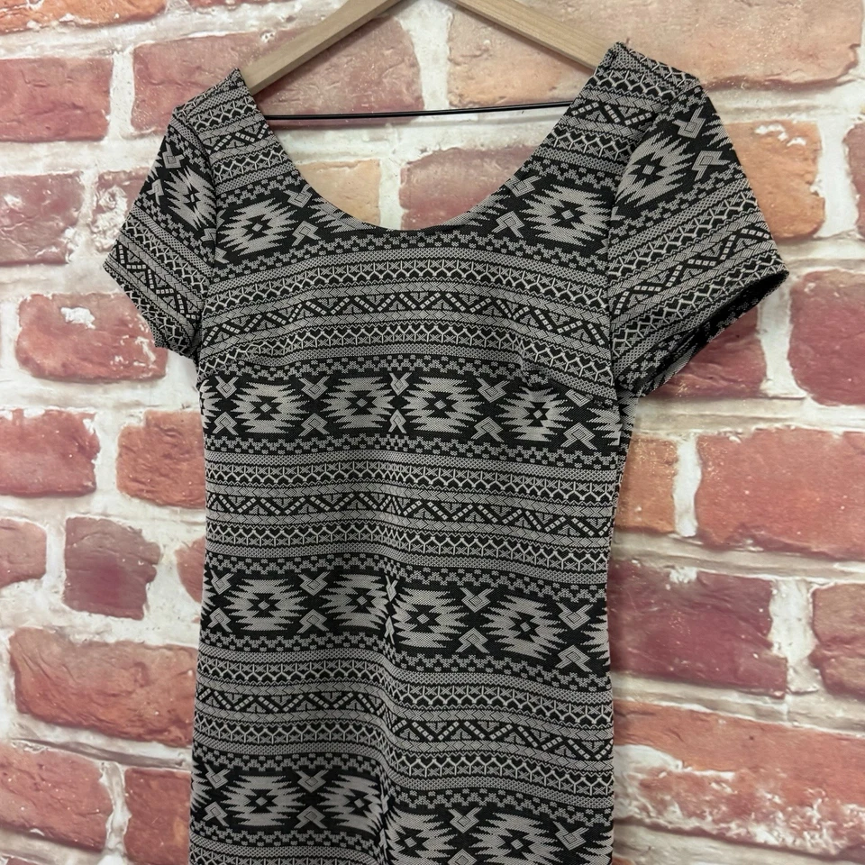 Soprano Dress Womens Large Gray Black Boho Aztec Knit Stretchy Knit Popover - Image 4 of 4