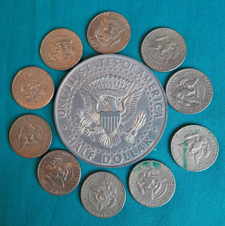 10 AMERICAN HALF DOLLAR COINS PLUS GIANT HALF DOLLAR COIN MAGICIANS COINS