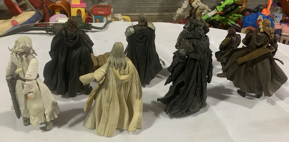 Lote de figuras del Señor de los Anillos - 8 figuras armas, capas figuras LOTR principios de la década de 2000 Foto 2 de 4
