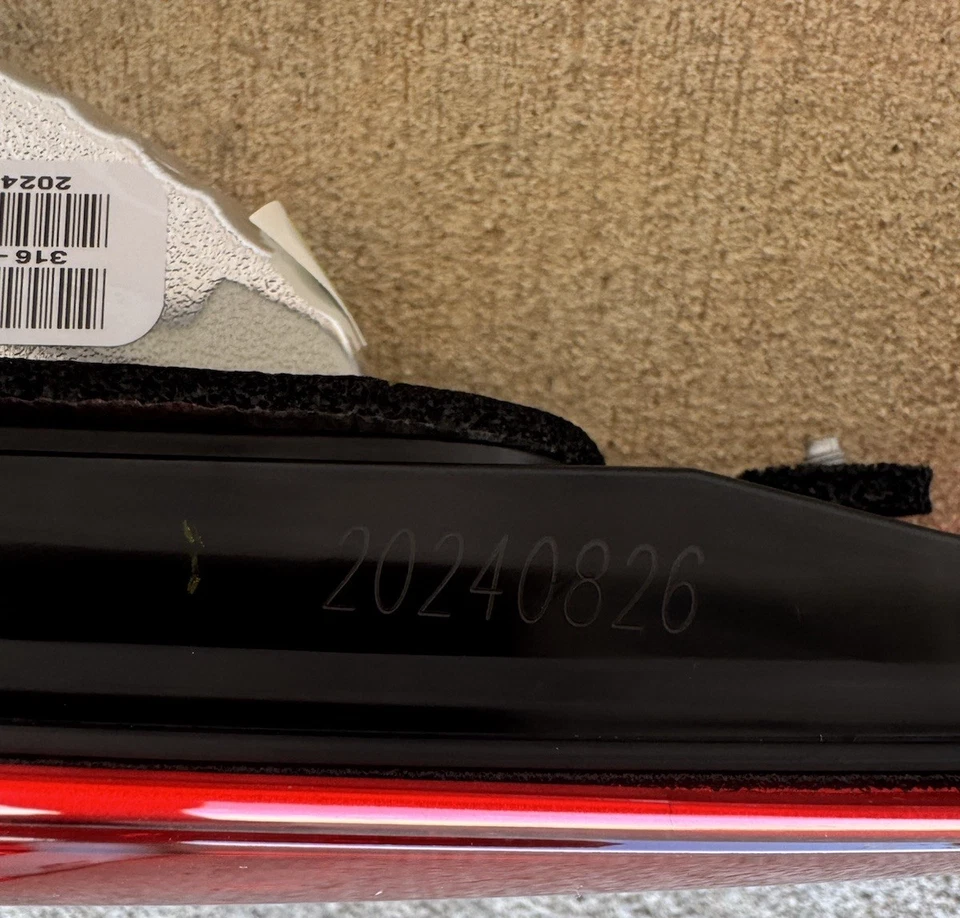 Nuevo conjunto de lámpara de respaldo Mazda 3 OEM lado del conductor izquierdo 316-1310L-AC caja abierta Foto 2 de 4