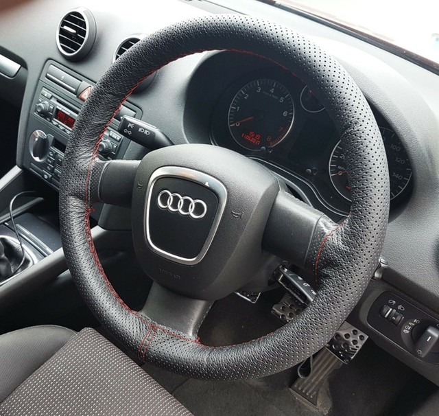 FOR AUDI A4 B5 B6 PERFORATED LEATHER STEERING WHEEL COVER 94+ D RED