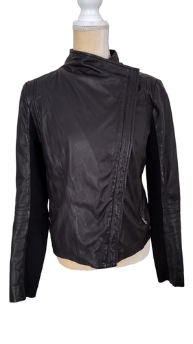 Trouve Women's Black Leather Jacket Size Medium - Picture 2 of 12