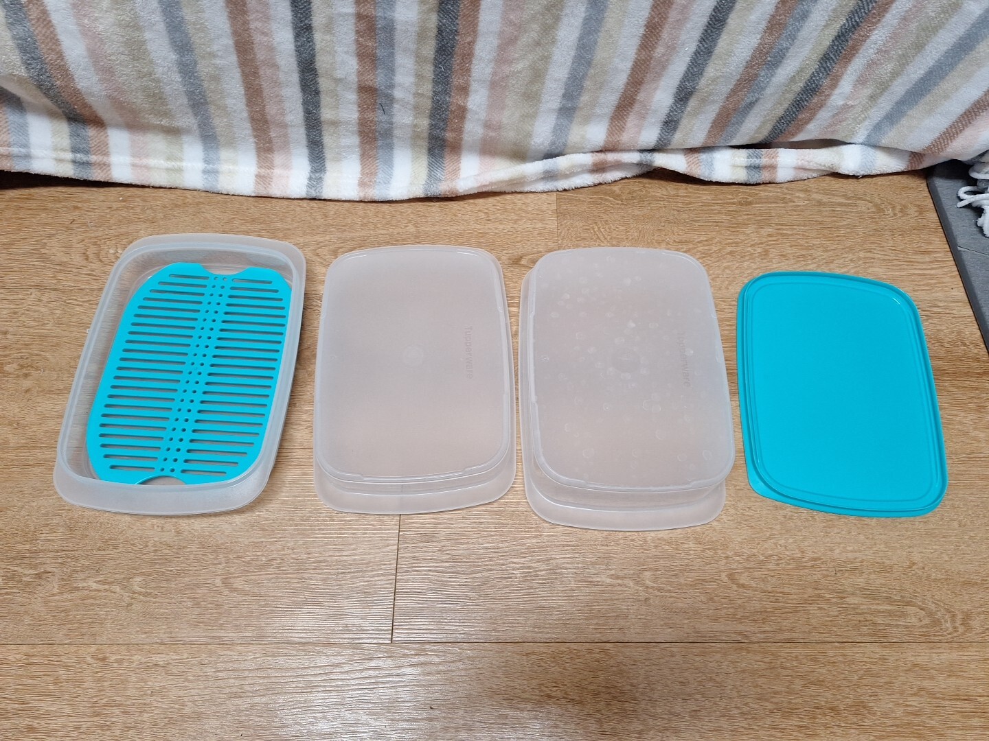 Tupperware Fridge Stack-able Deli Container With Grid Insert Teal 5 Pieces
