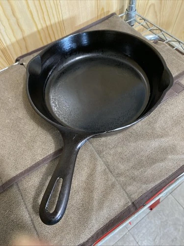 Vintage Wagner Ware No.7 Cast Iron Skillet 9.5 Inch