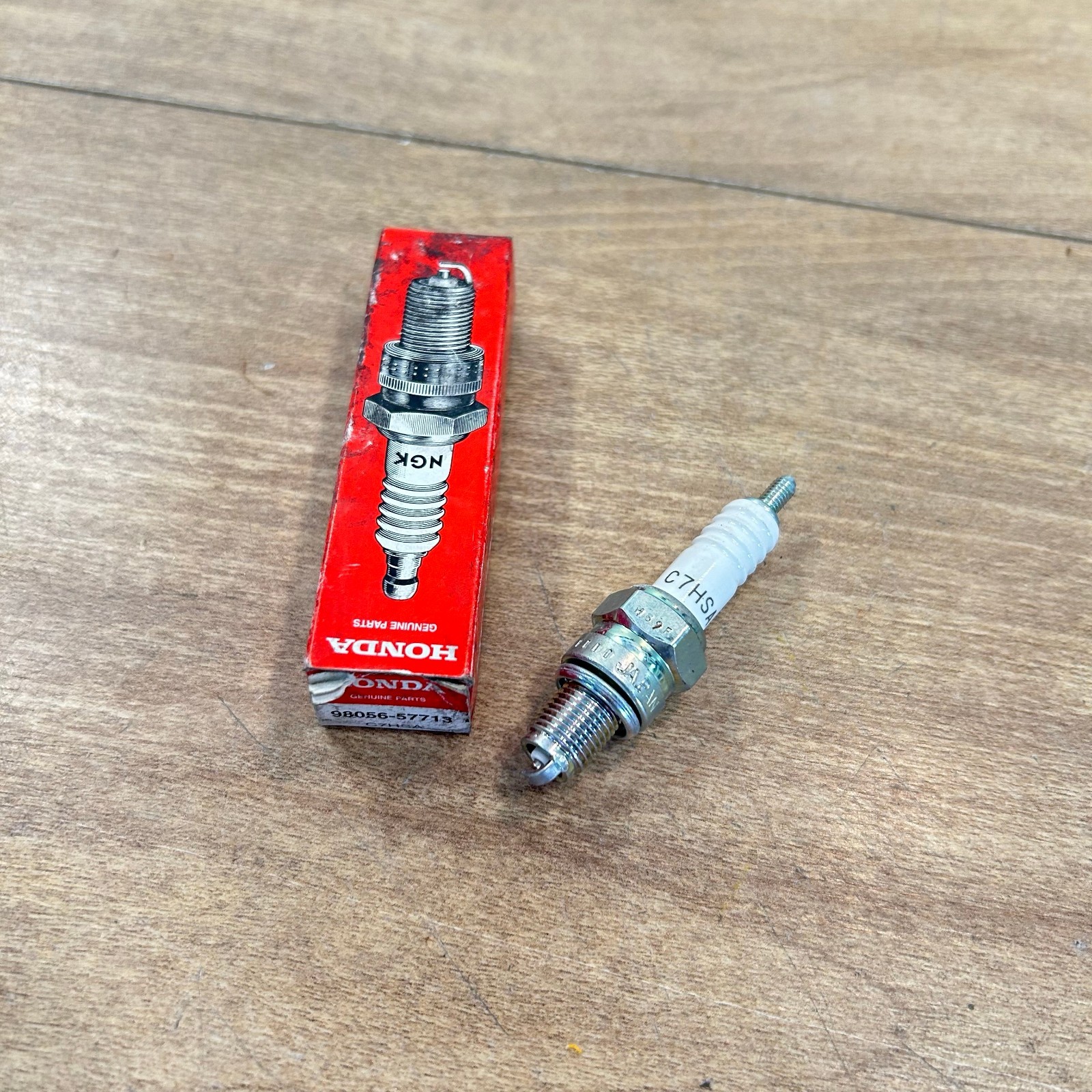 New Genuine HONDA NGK SPARK PLUG / 98056-57713 C7HSA