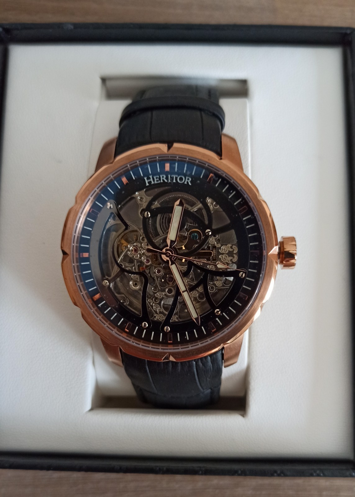 Montre automatique HERITOR pour affirmer votre style lors des rendez-vous