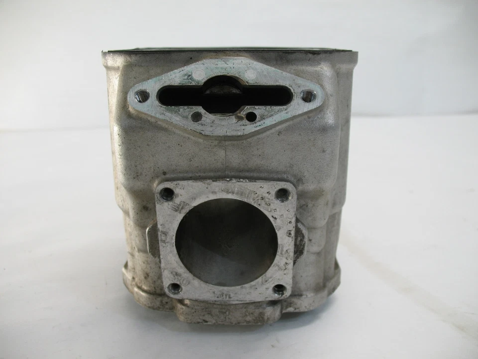 Ski Doo Summit MXZ 700 2000-2003 cilindro lateral izquierdo  Foto 4 de 4