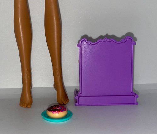 Monster High G3 Monster Ball Clawdeen Wolf Doll Outfit Donut Display Stand Plate - Picture 4 of 5
