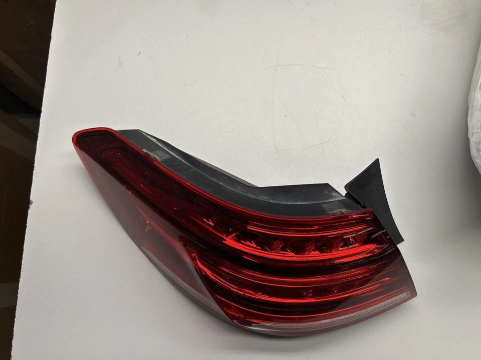 2014-2016 MERCEDES MERCEDES E-CLASS LEFT Taillight #2129061303 Foto 4 de 4