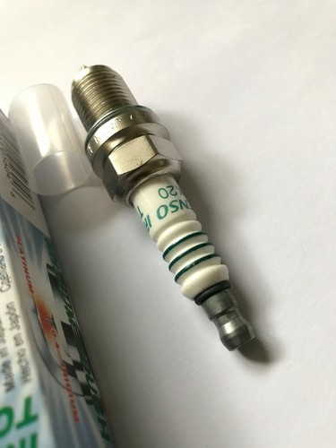 4 x Genuine Denso Iridium VK20/5604 Spark Plug for Toyota Camry, Tarago, Alphard - Picture 4 of 6
