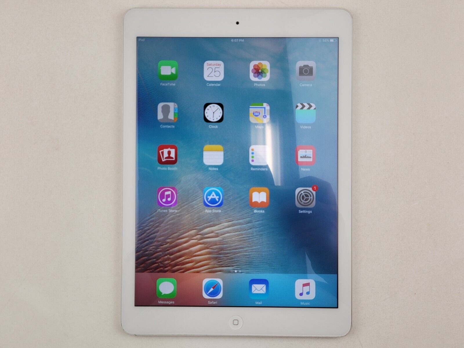 Apple iPad Air 1st Gen. (A1474) 32GB (Wi-Fi) 9.7