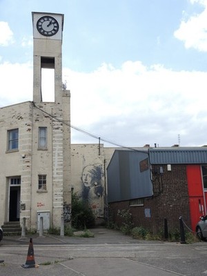 Foto A2 Moderne Kunst im alten Dockland Hotwells einer von Mr Banksy's um 2021