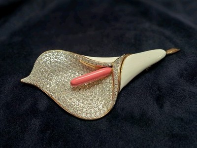 VALENTINO Garavani Vintage Brosche Callas Lilie mit Funkelnden Kristallen