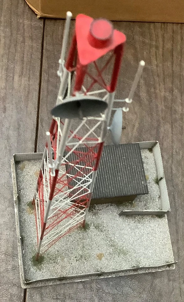 O Scale Brass Communications Tower with Illuminated Beacon on top - Image 2 of 4