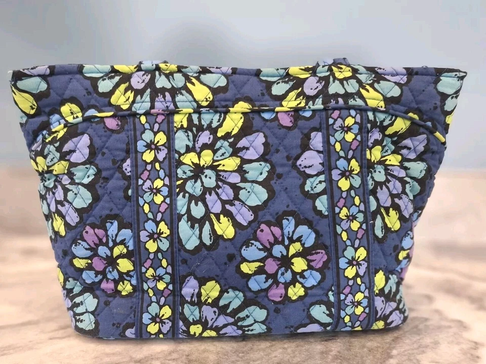 Vera Bradley Acolchado Azul/Púrpura/Verde Lima Floral Multi Bolsillo Belleza Foto 3 de 4