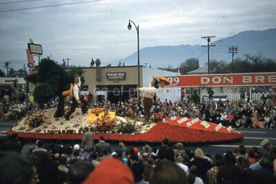 ROSE PARADE FLOAT Found SLIDE Photo VINTAGE 35mm 1950's PASADENA T 312 LA 92 F