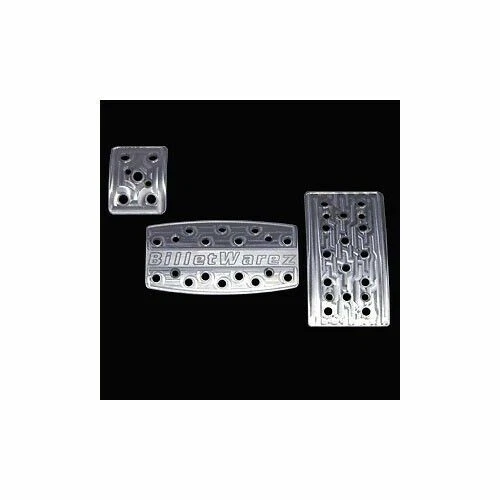 Pedali e pedane in argento per auto