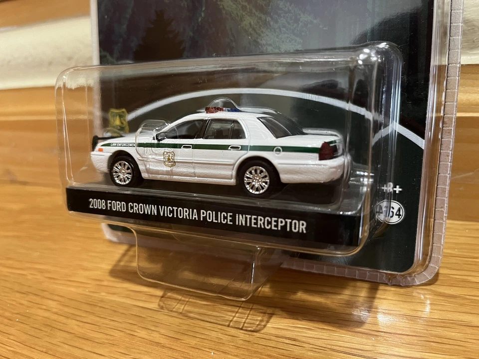 Greenlight US Forest Service 2008 Ford Crown Victoria Police Interceptor 1:64  - Image 3 of 4