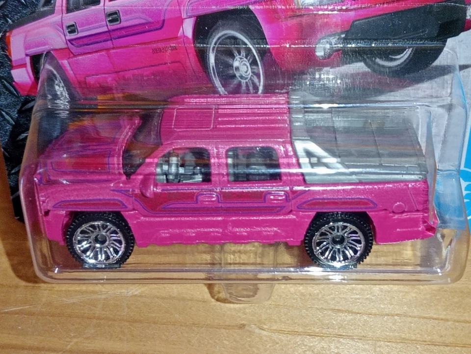 Matchbox Superfast / MB 546 - Chevy Avalanche - Pink - Model Truck x1 - Image 2 of 4