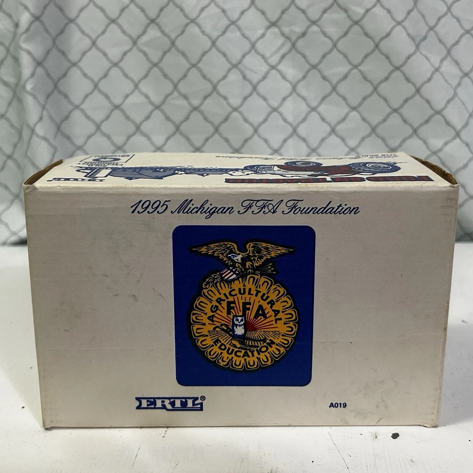 1995 Ertl 1/16 FORD 8N Diecast Metal Collector Tractor Michigan FFA W/ COA - Image 2 of 4