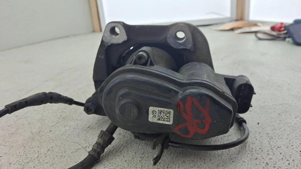 BMW 535I 528I XDRIVE F30 2011-2016 pinza de freno trasera derecha OEM Foto 3 de 4