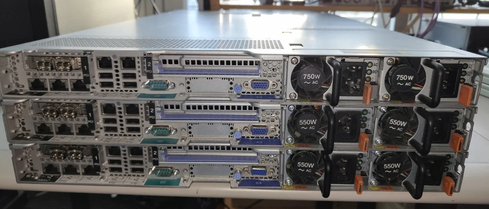 Rack-Server IBM x3550 M4, 2x Xeon E5-2660 je 8C 2.2GHz, 192 GB RAM, diskless - Bild 2 von 4